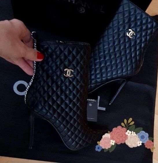 Botine dama, logo metalic auriu, saculet, etichetă