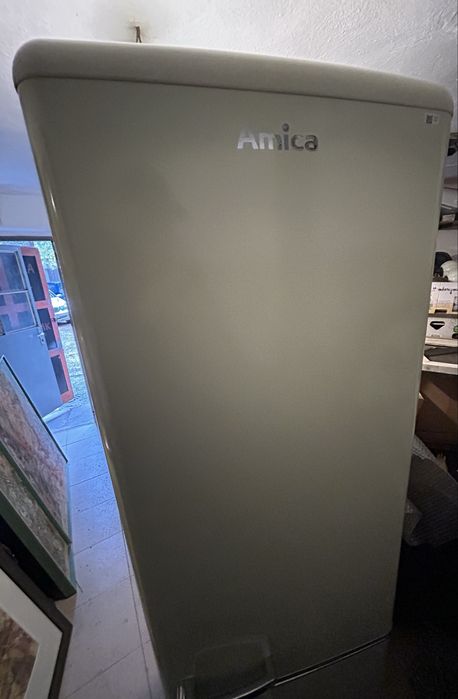 Хладилник с фризер Amica