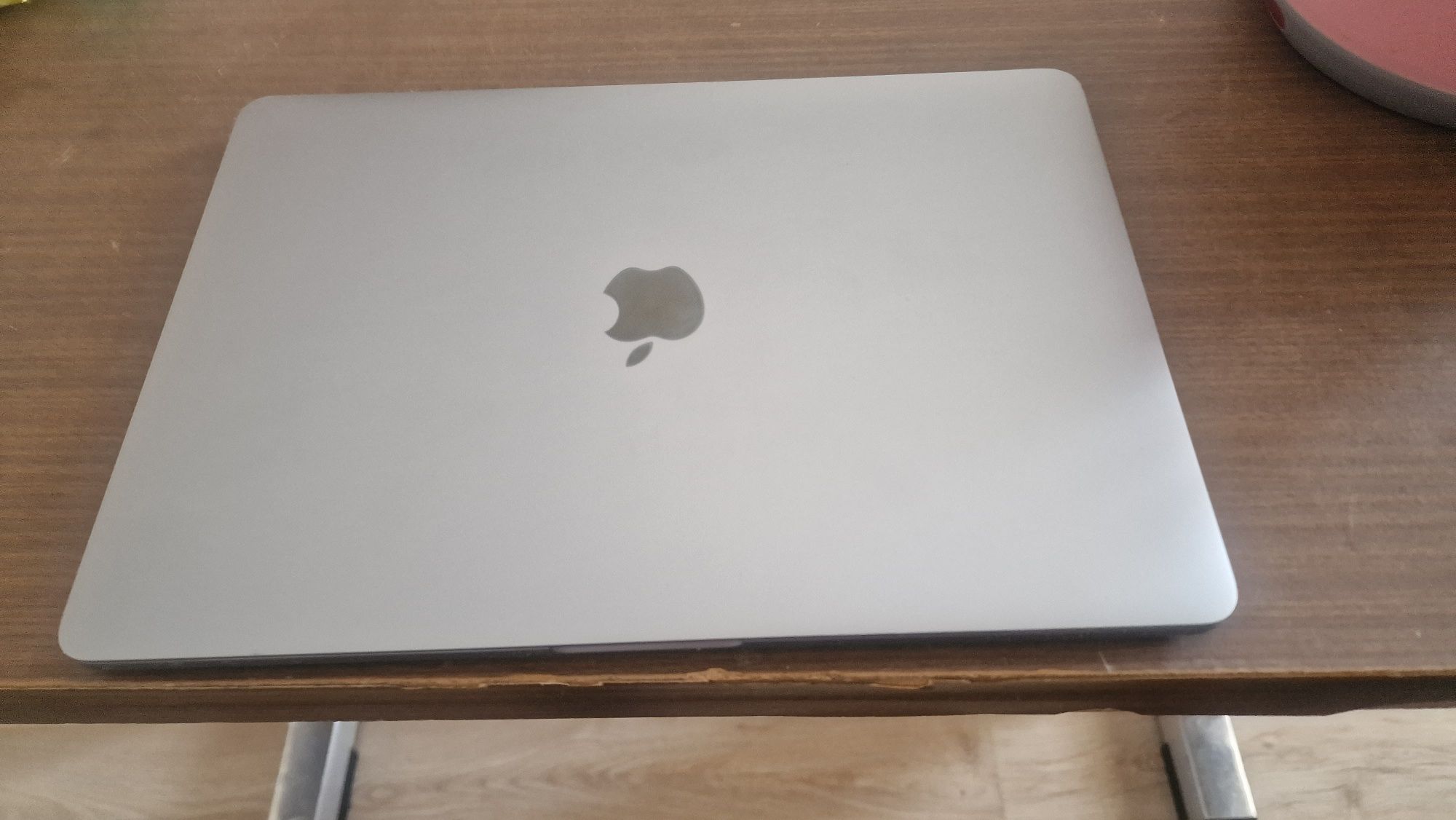 Macbook pro 13 2018г С тачбар в идеальном состоянии