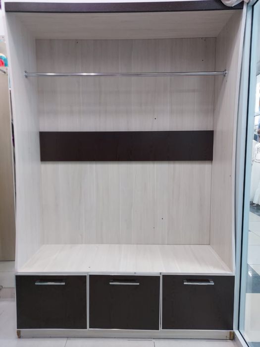 Ағаш уй,алоэ,манекен,шкаф