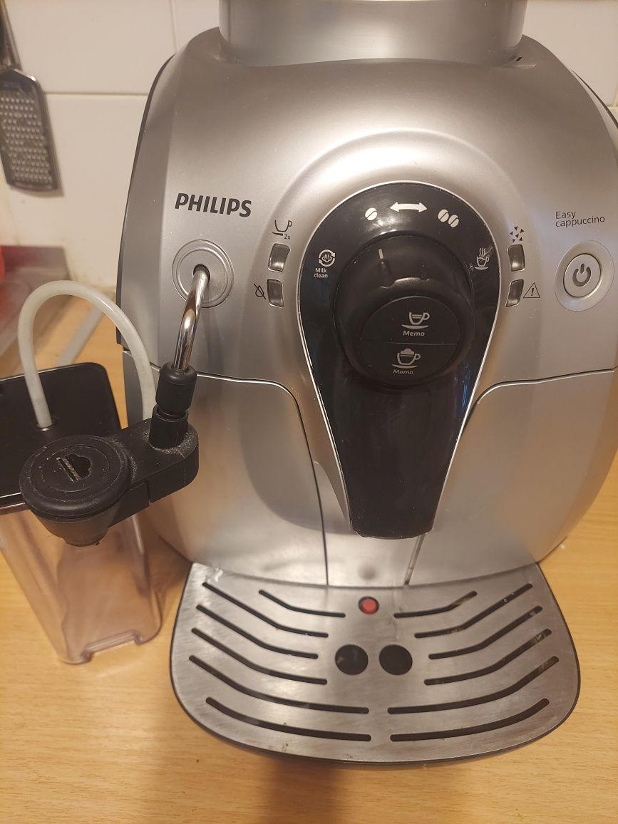 Expresor, cappuccino cu cafea boabe Philips și recipient lapte