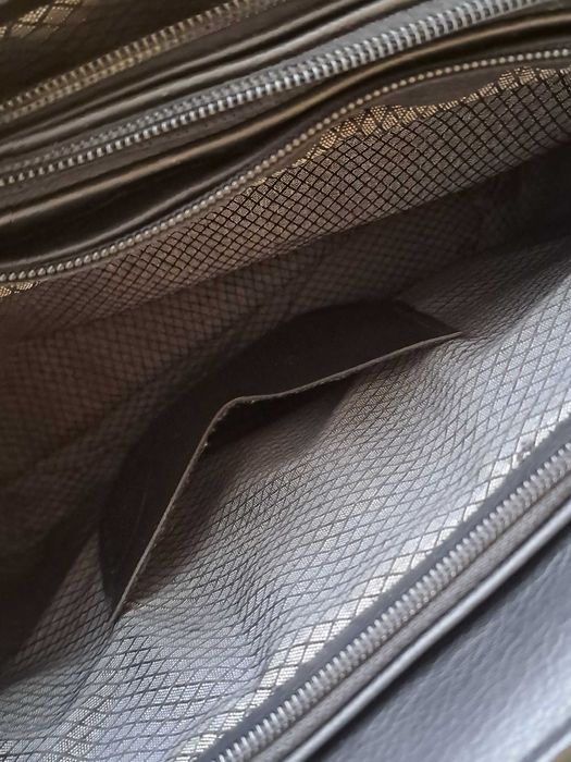 Дамска чанта в бордо и черно