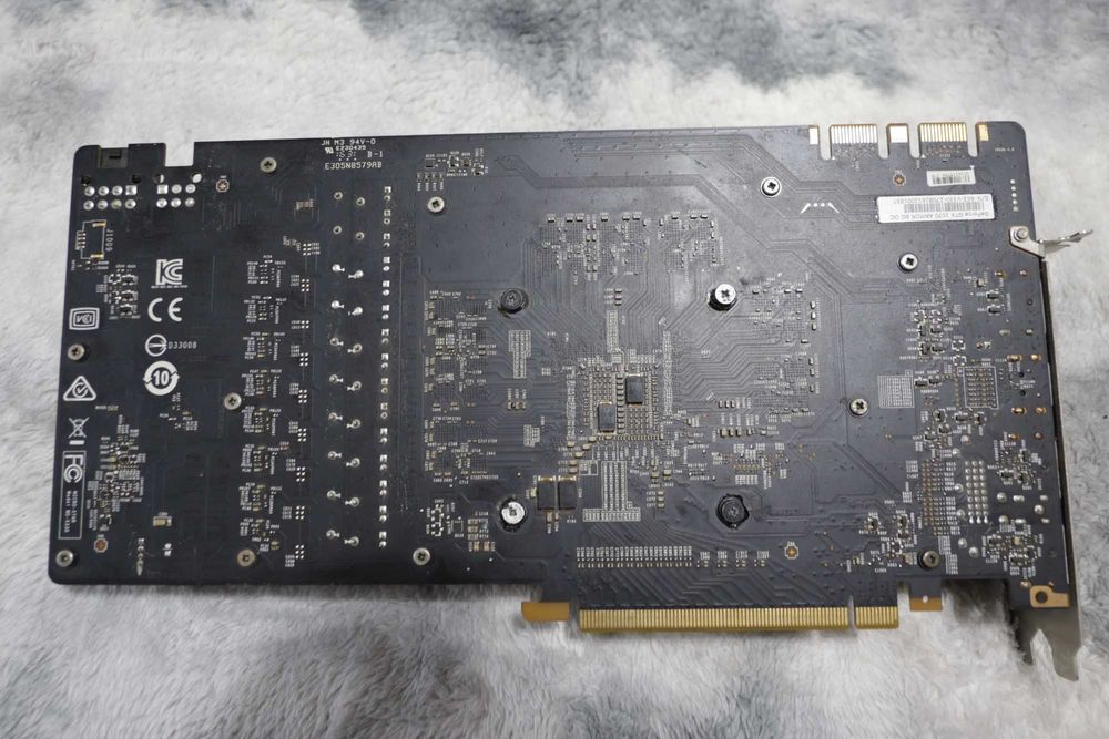 MSI GTX 1070 ARMOR OC, 8GB GDDR5, 256-bit - defecta - REZERVAT