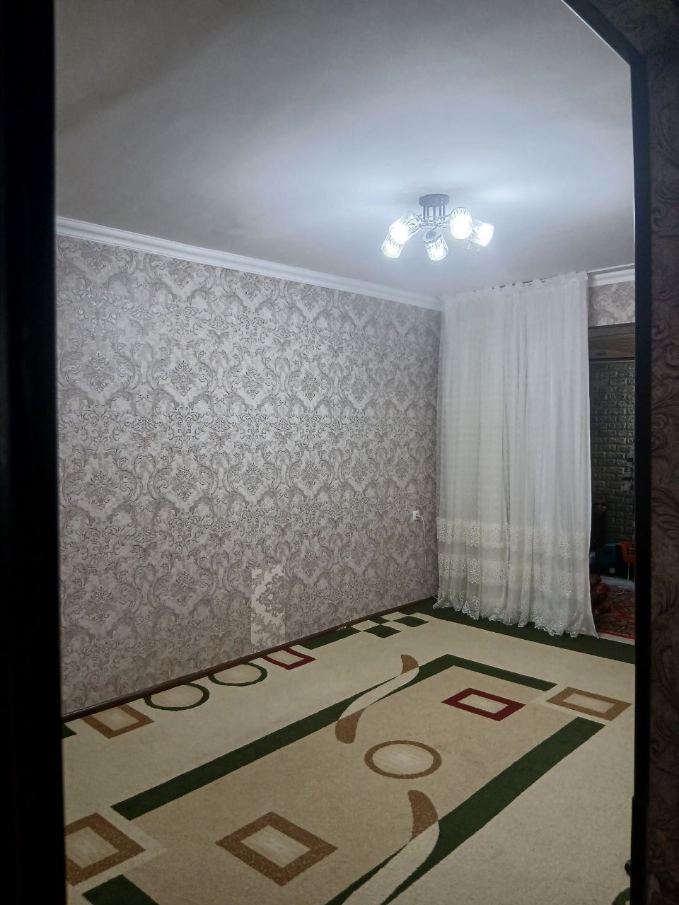 Yangi xayot binakor 2/2/4 renomnt qilingan 51000 narxi