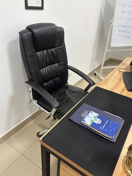 Direktor kreslosi - holati yaxshi ofis uchun