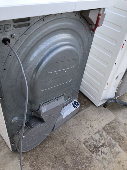 Masina de spalat si uscator de rufe AEG cu pompa de caldura