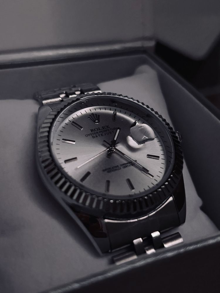 Часы Rolex.