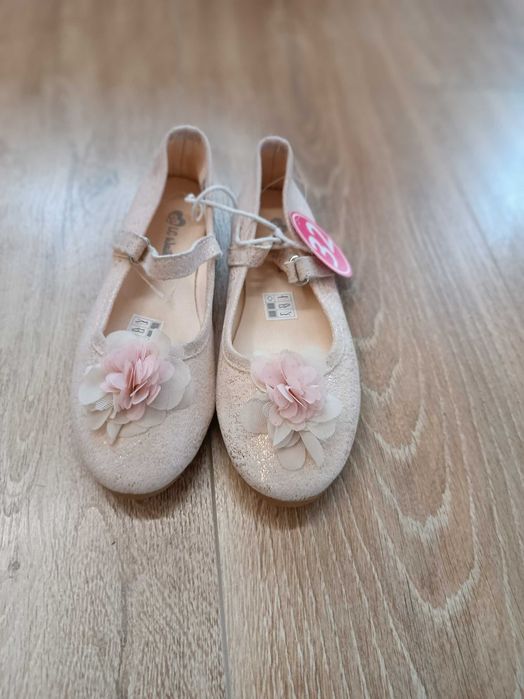 Чисто нови обувки за принцеса