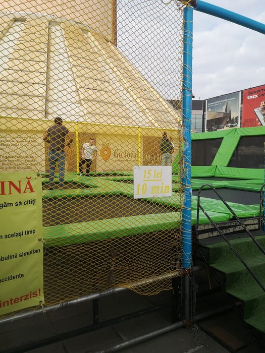 Vând trambulina elastica pentru copii