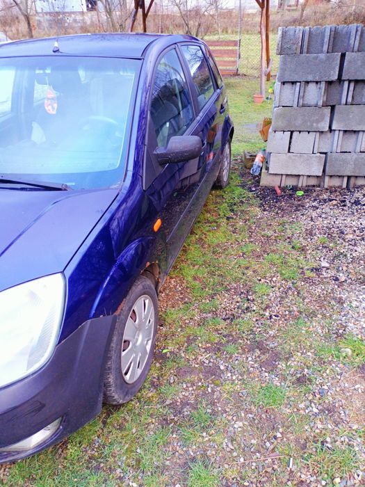 Ford fiesta 1.3 benzina  an 2003