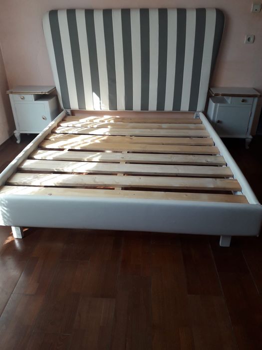 Set de dormitor, comoda + Pat + noptiere