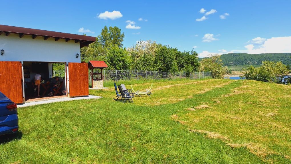 Teren pe malul lacului Valcele Merisani Arges