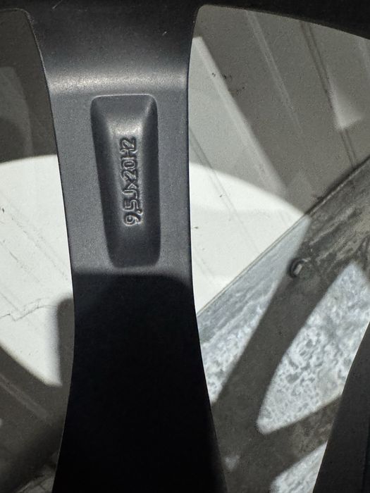 Roti complete iarna Tesla model Y  Jante + anvelope 255/40R20