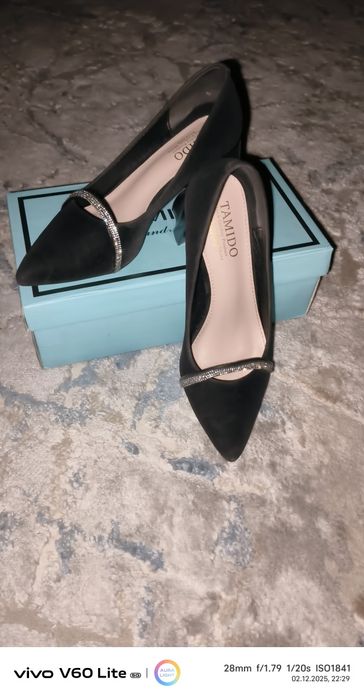 Ayollar tuflisi sotiladi