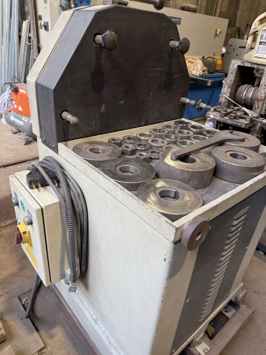 Машина за огъване