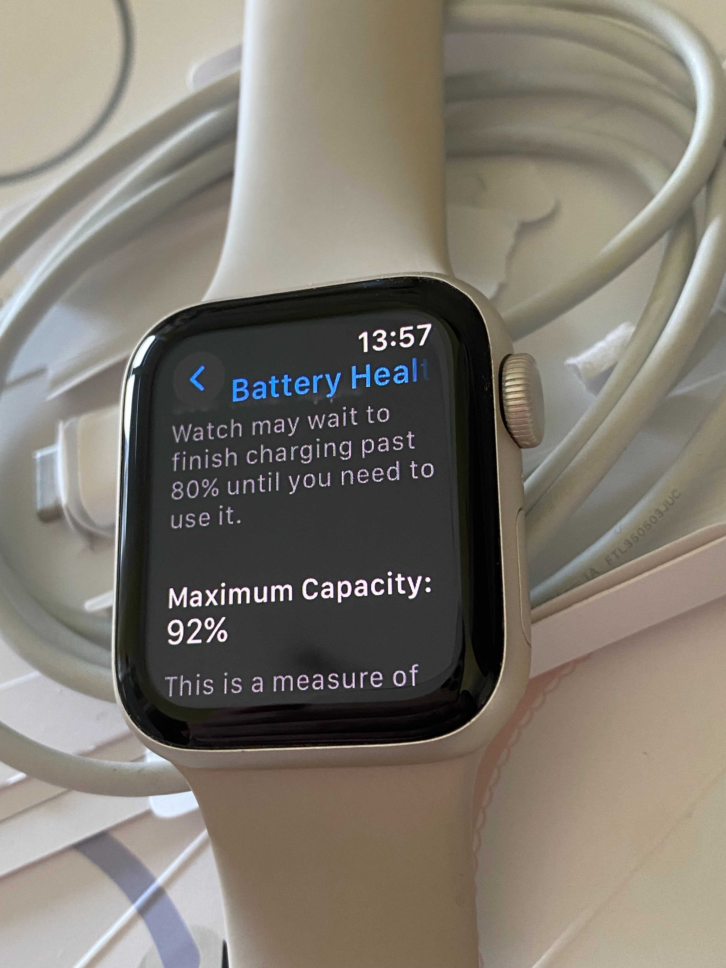 Apple Watch SE 40mm Gen 2 Starlight GPS