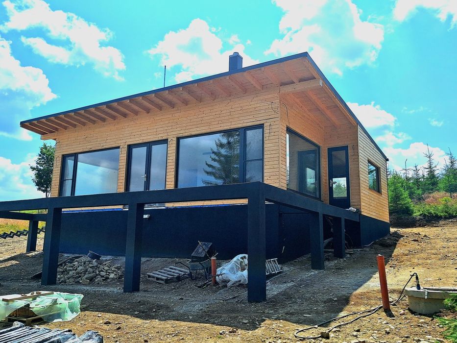 Vând și construiesc căsuțe din lemn