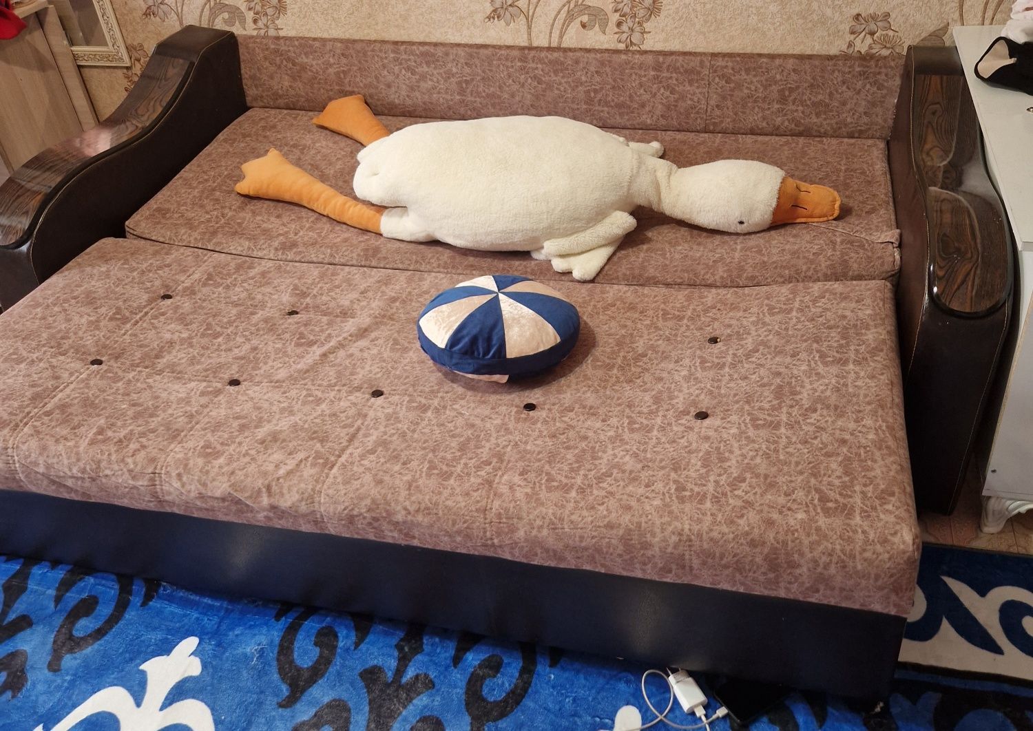 Диван продаётся срочно
