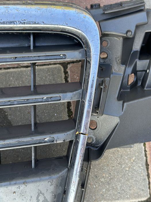 Grila centrala, proiectoare. Audi a4 b8