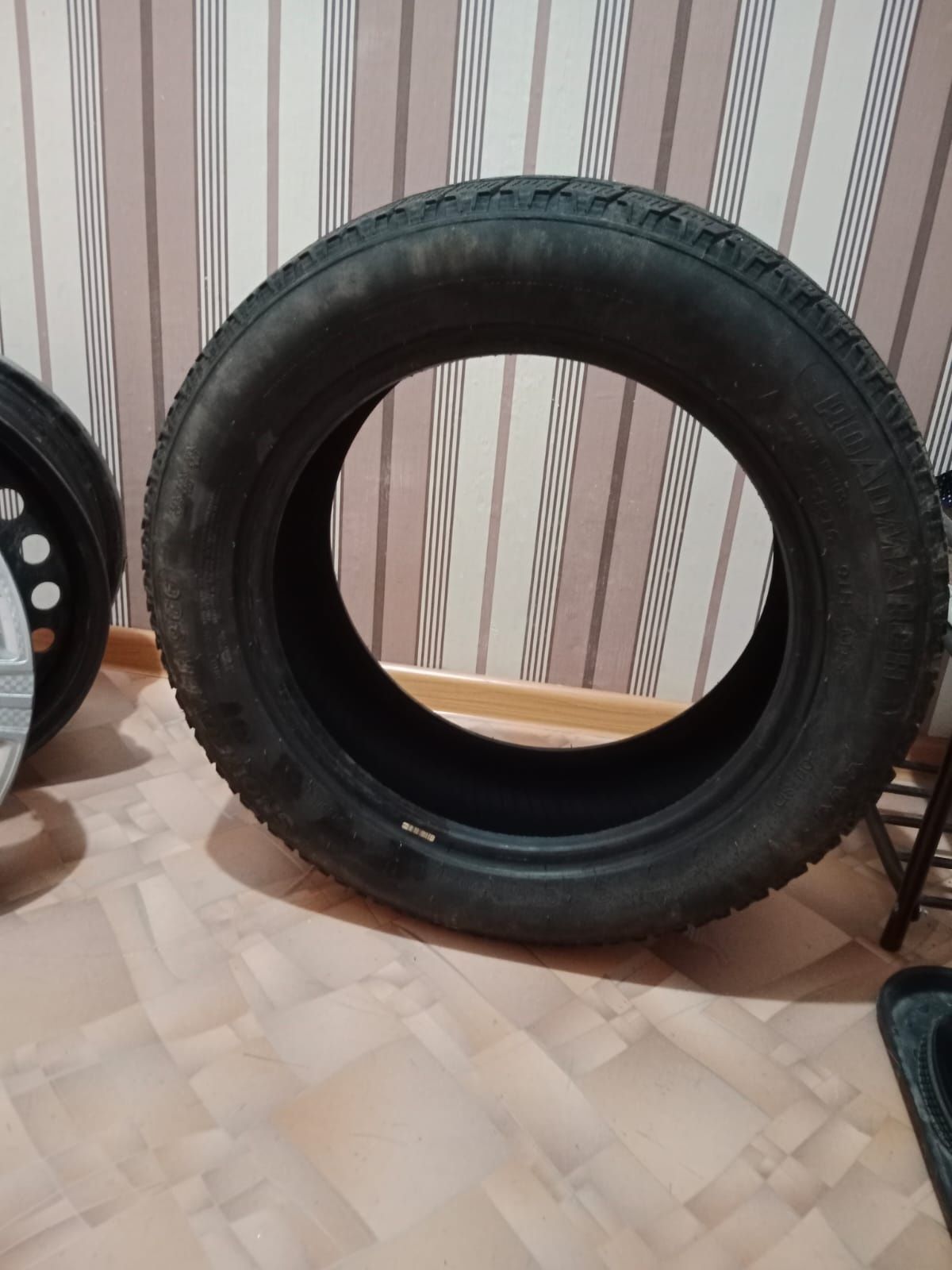 Продам комплект  диски и колпаки