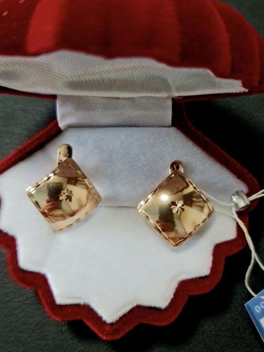 Золотые новые серьги Ромбики 585 пробы