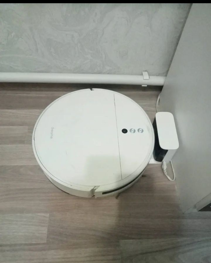 Срочно продам робот пылесос