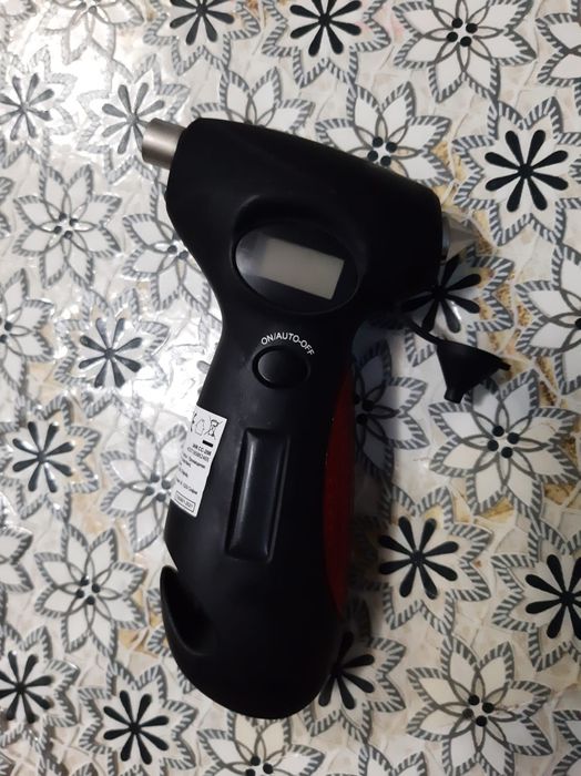 Tester presiune roti auto