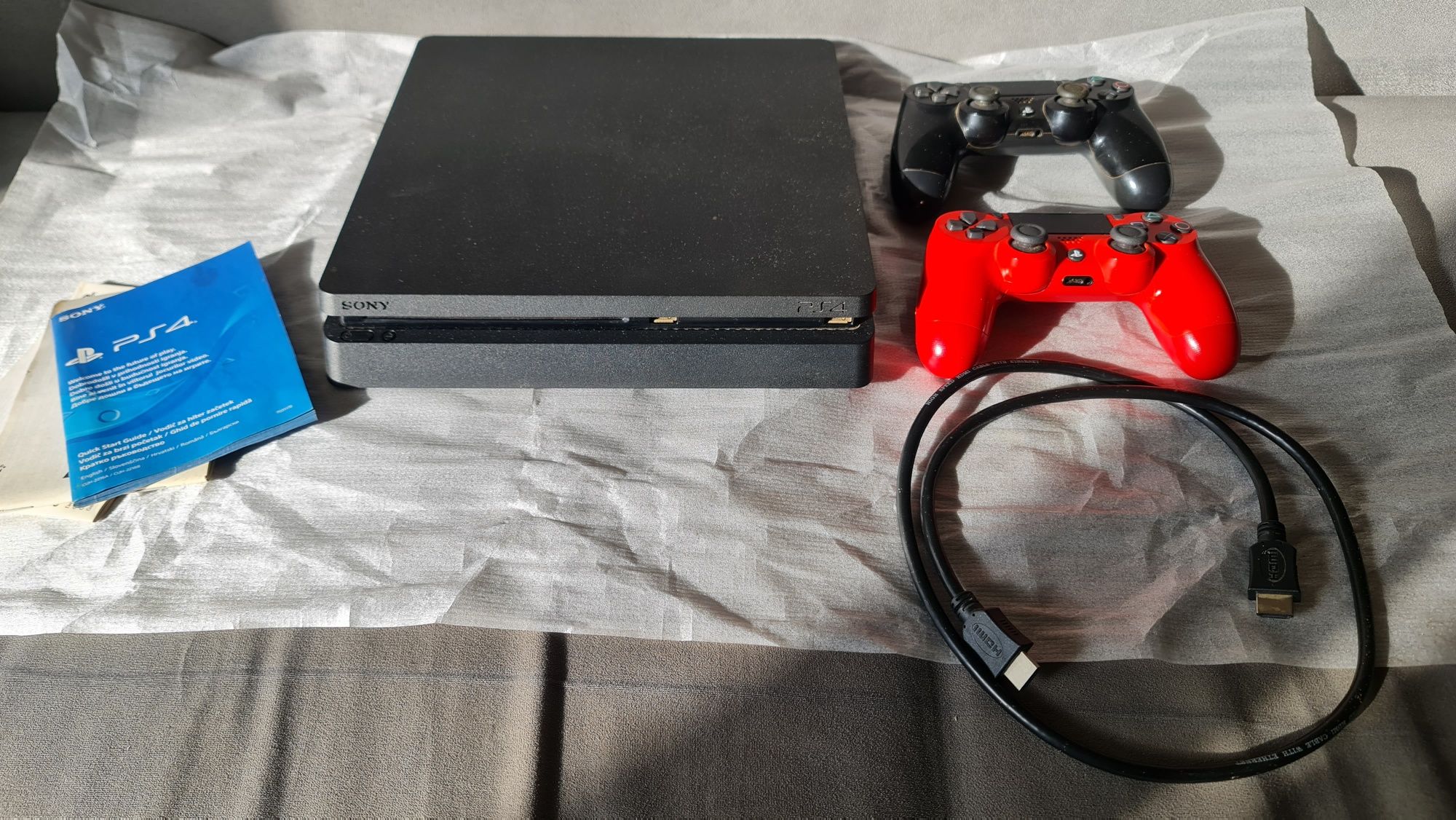 Playstation 4 Slim 1 TB+ 2 джойстика+ 8игри
