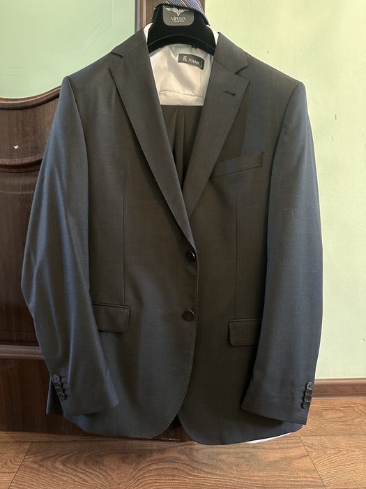 Срочно продам костюм