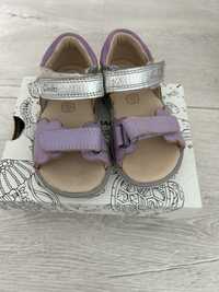 Sandale Clarks pt fetite marimea 22