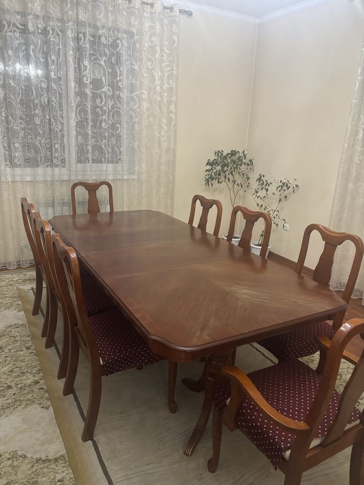 Продается стол и стулья