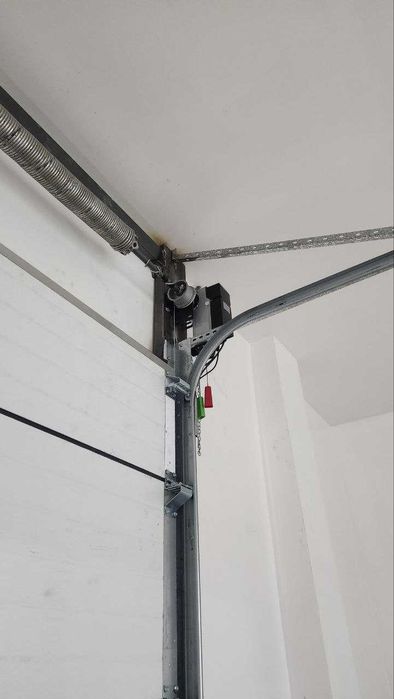 Осевой Электродвигатель  для секционных ворот 220в.