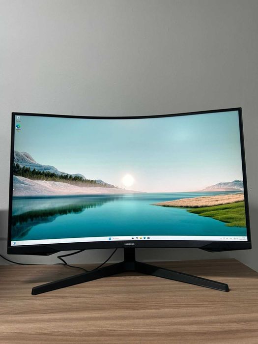 Изогнутый игровой монитор Samsung 2К разрешение 165Hz 32диагональ