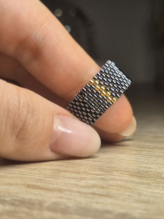 Inel handmade cusut manual cu mărgele miyuki, detalii placate cu aur