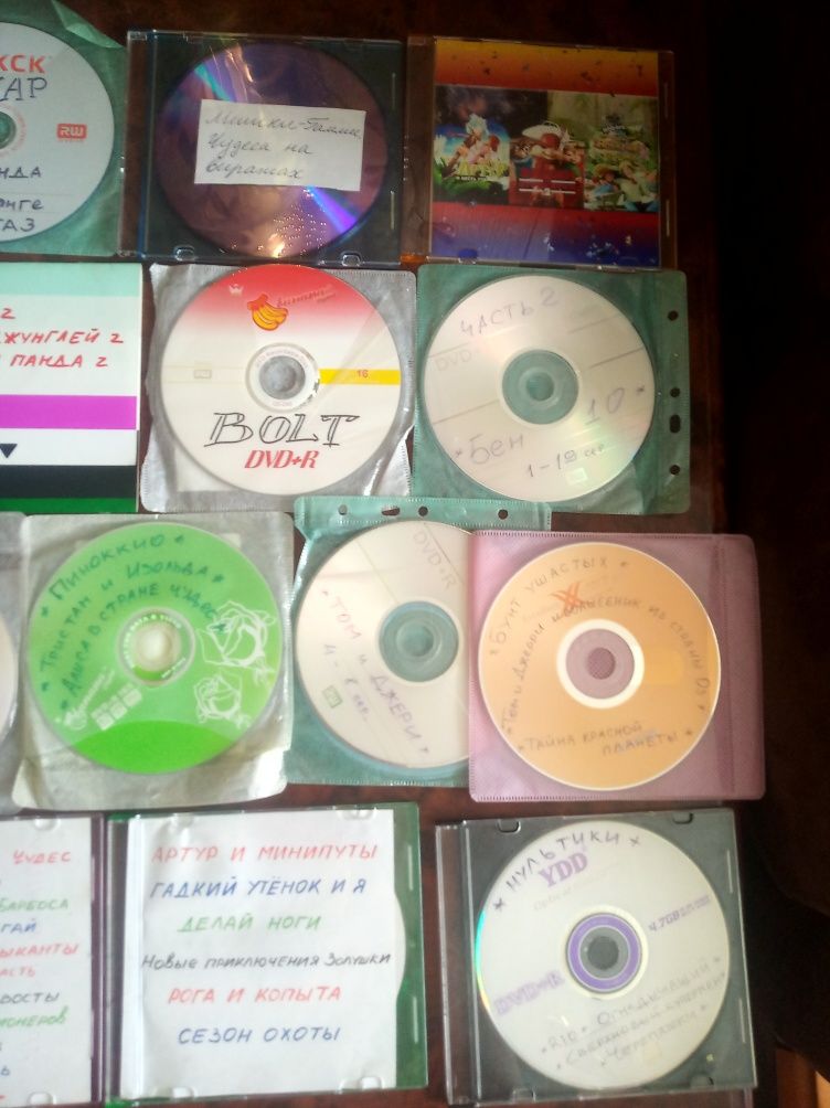 Продам ДВД диски с мультиками.