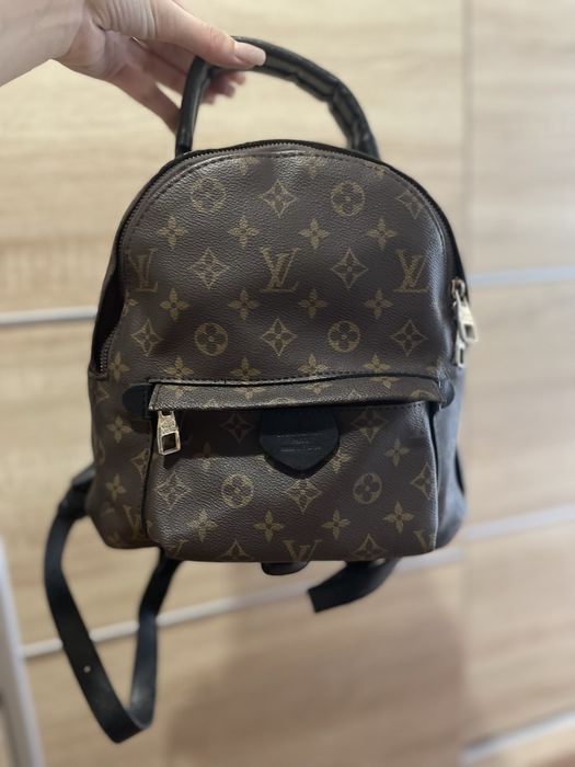 Среден размер раница на Louis Vuitton