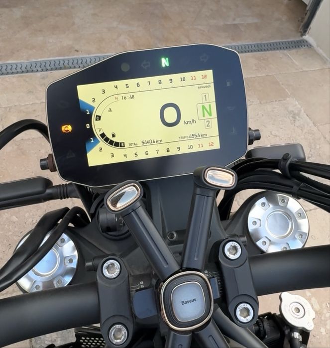 Benelli Leoncino 800