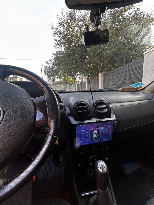 Vând Dacia Duster
