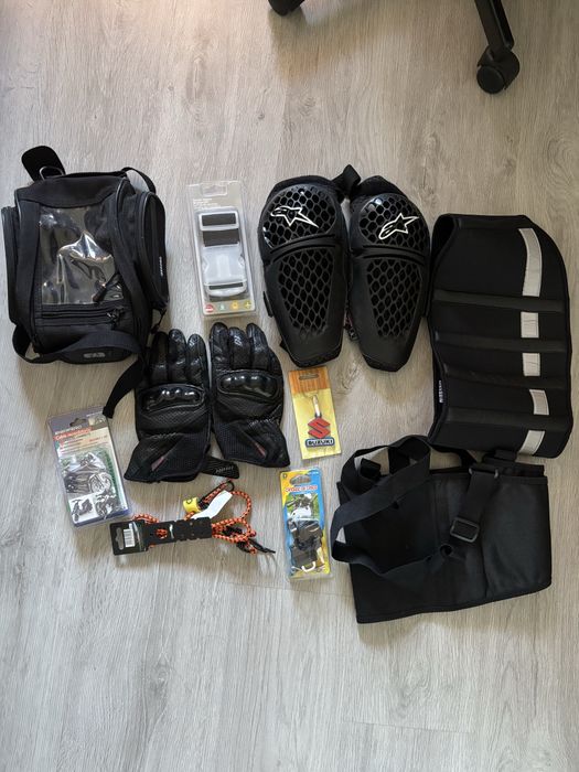 Accesorii motocicleta diverse ( genunchiere, manusi, geanta, etc )