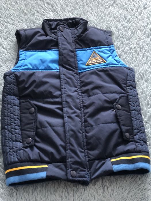Жилетка для мальчика ( новая)