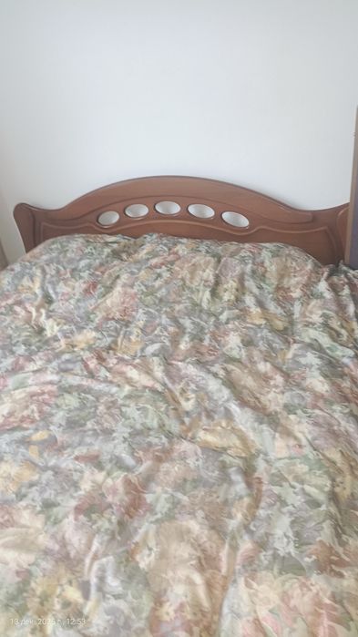 Спальная кровать и 2 тумбы
