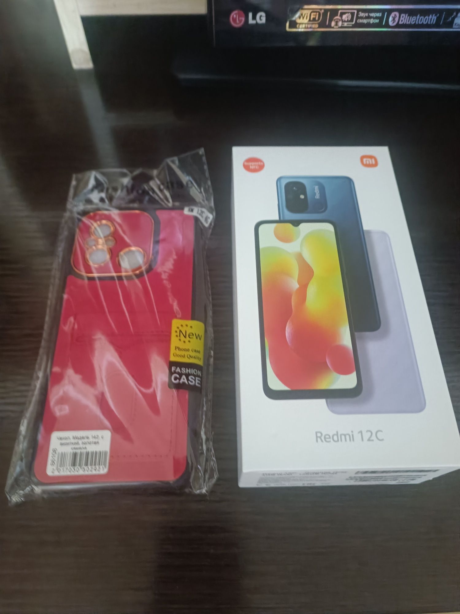 Xiaomi 12C телефон вместе с чехлом