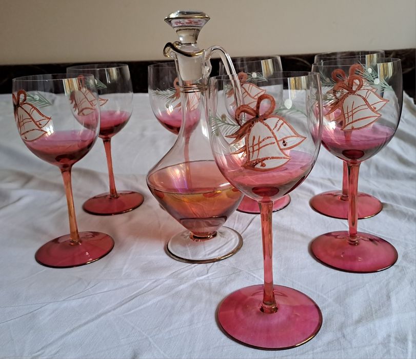 Set 7 pahare vin si carafa cu design floral