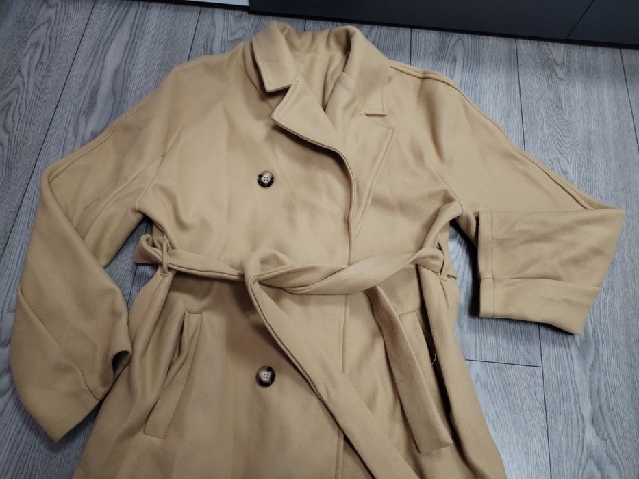 Vând palton nou L merge și xl +poseta cadou