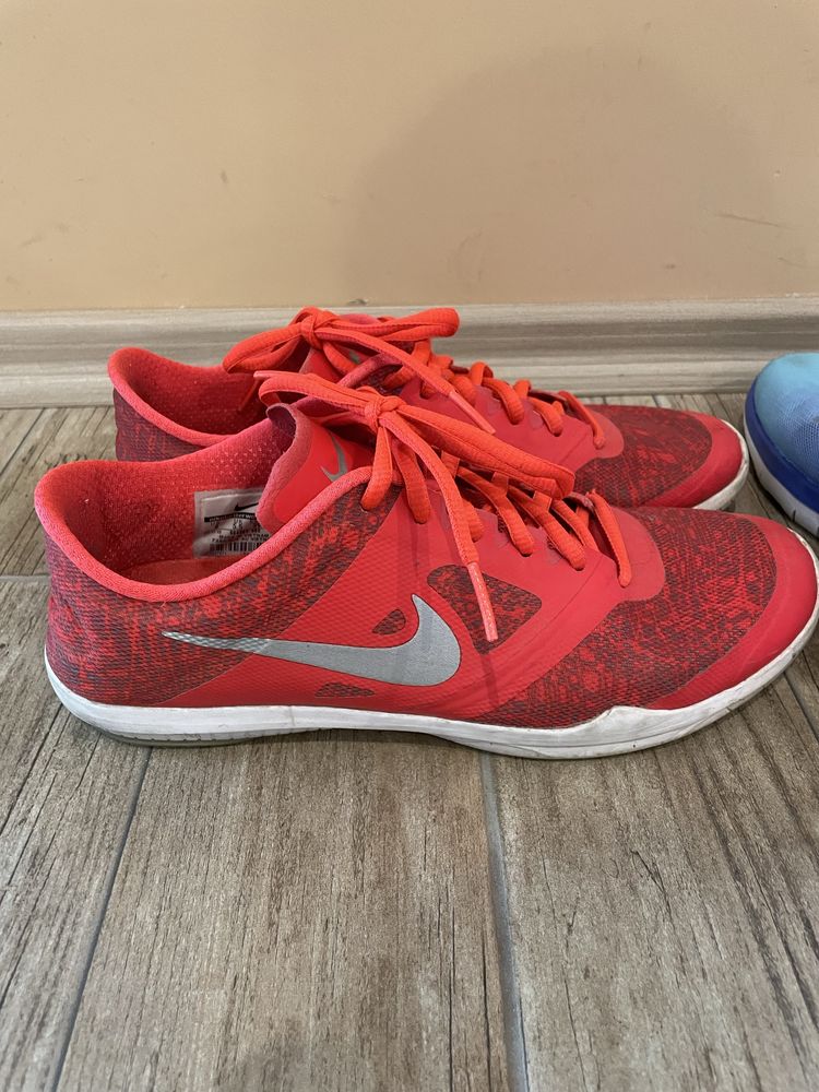 Маратонки NIKE номер 39