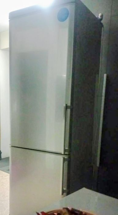 Холодильник рабочий. Работает тихо