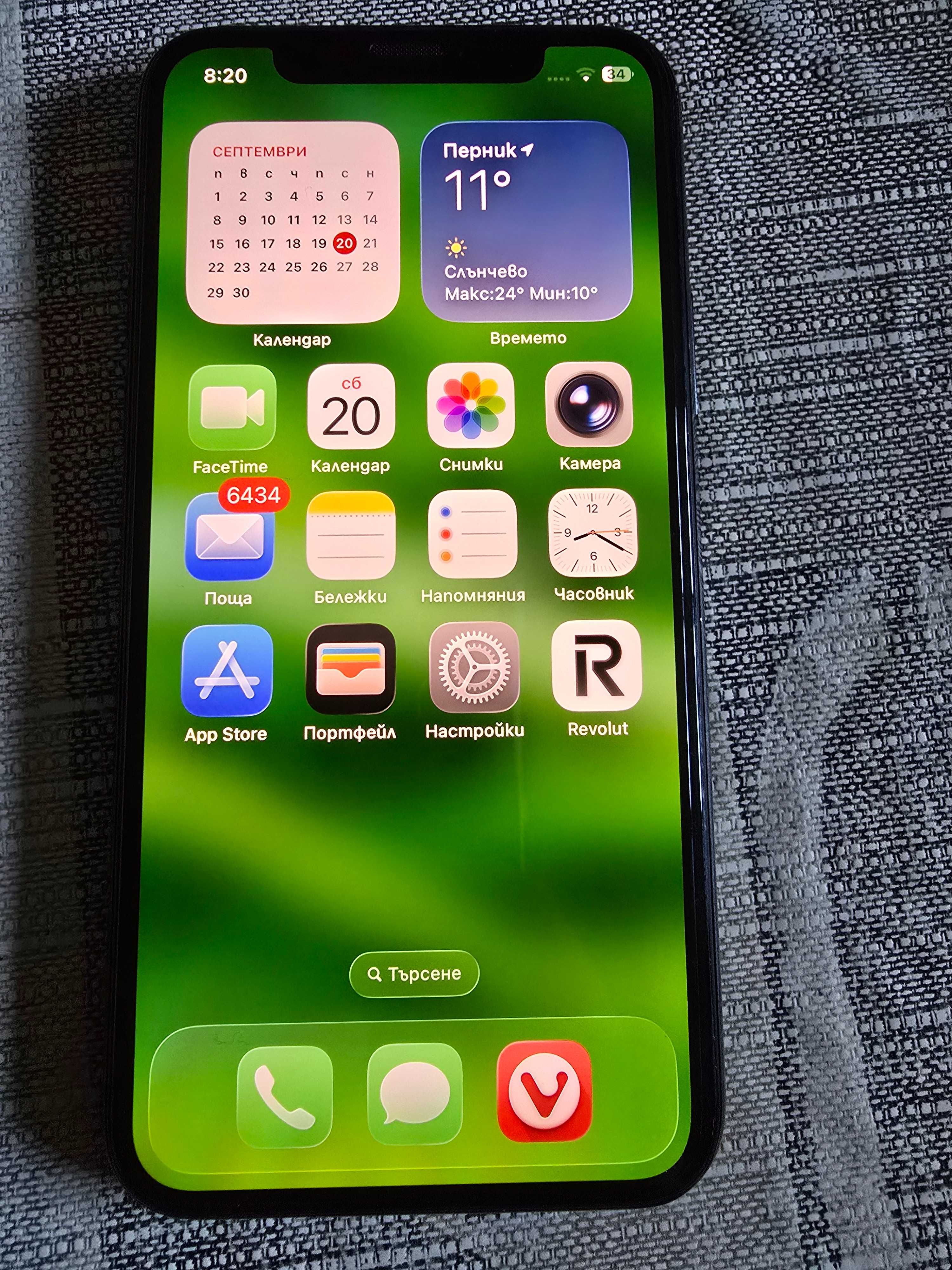 IPhone 11 Pro, 100% батерия.