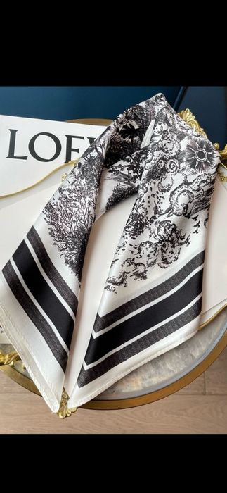 Eșarfe Dior, Gucci, Vuitton, Chanel, modele 2026, 70×70cm