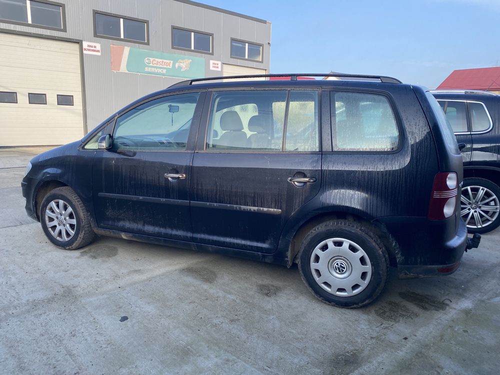 Dezmembrez vw touran facelift 1.9 TDI BXE