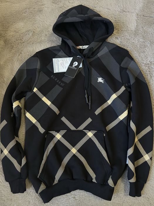 Суитчъри Balenciaga и Burberry